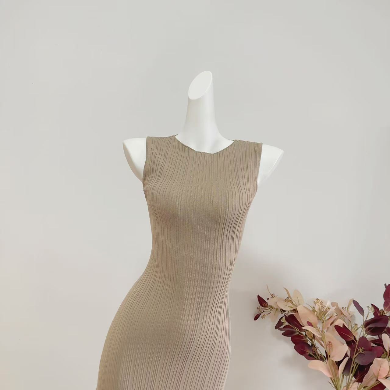 Fart Shop Slim Fit Bodycon Midi Dress with Textured Waist - Image 4