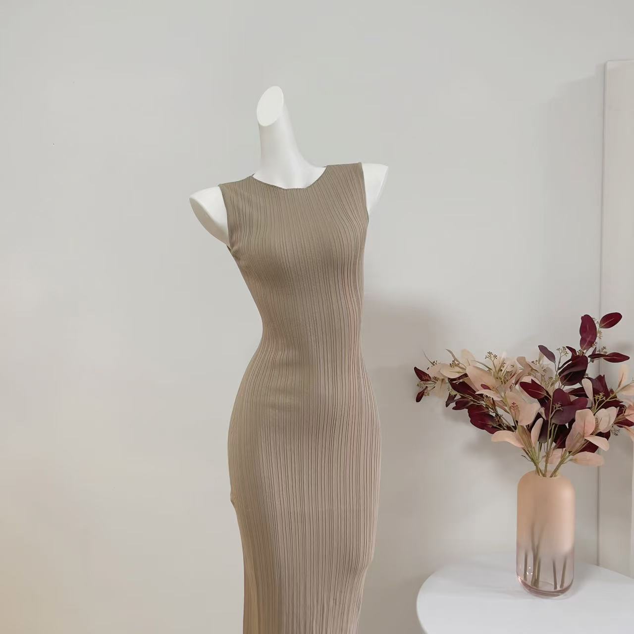 Fart Shop Slim Fit Bodycon Midi Dress with Textured Waist - Image 2