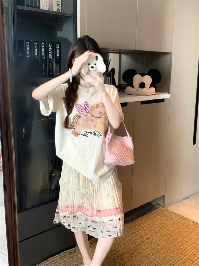 Casual Versatile Pegasus Print T-Shirt and Pleated Skirt Two-Piece Set for Women - Style c4bea3